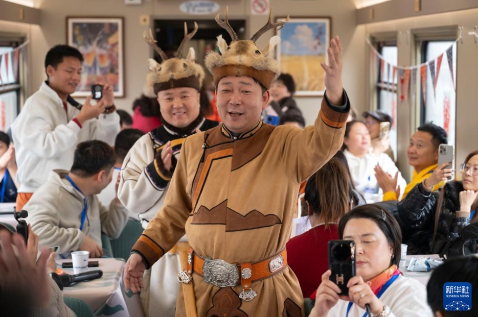 今冬初の「氷雪観光列車」の運行開始　黒竜江省