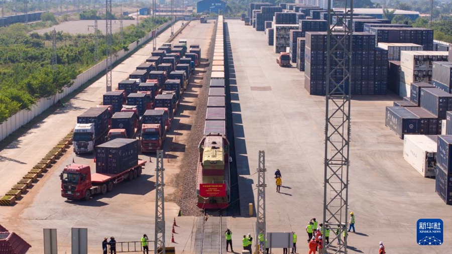 ラオス産タピオカ粉が初の専用貨物列車による中国への輸送を実現