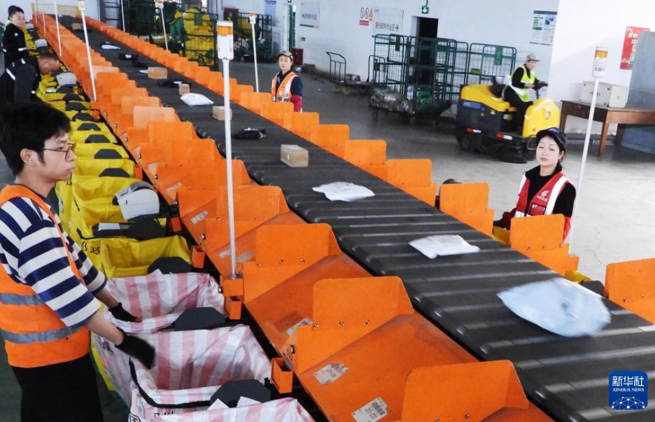 中国の年間宅配業務量が初の1800億件を突破