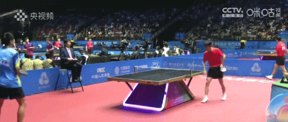 卓球の試合で選手がやたらと台を触るのはなぜ？