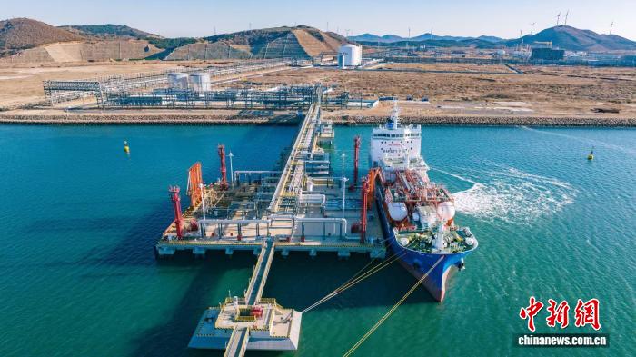 中国初のグリーンLNG補給作業が遼寧省大連市で完了