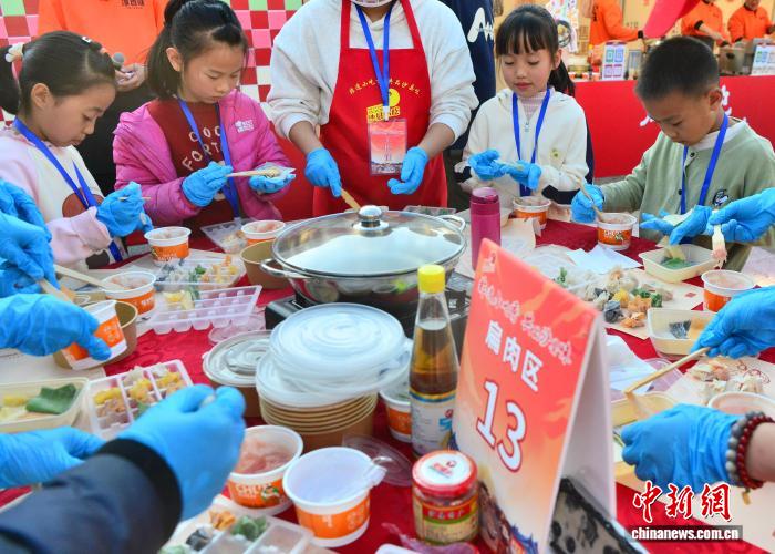 「中国小吃の里」で小吃の技を千人が体験するイベント　福建省沙県