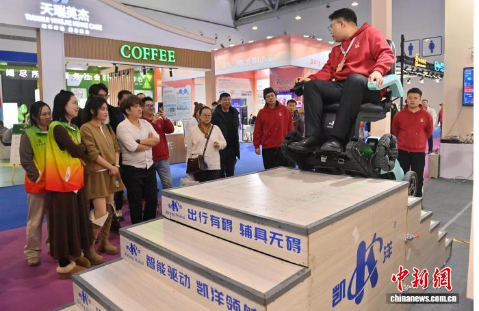 市民がAI中医学とスマートライフを体験　吉林省長春