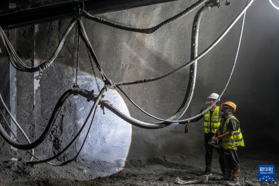 渝昆高速鉄道の最長トンネルが貫通　雲南省