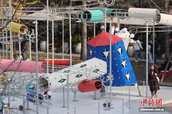 成都の5つの都市生活シーンを表現したインスタレーション　四川省成都