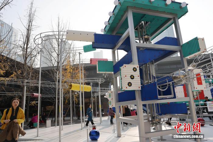 成都の5つの都市生活シーンを表現したインスタレーション　四川省成都