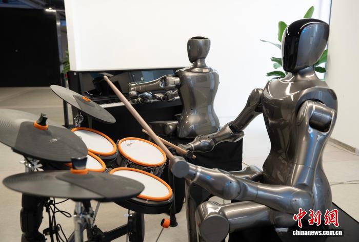 人気高まるロボットバンド、公演回数は月5～6回に　浙江省杭州