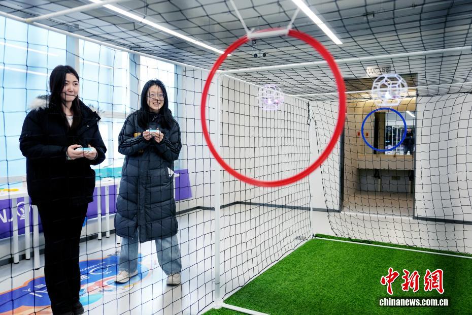 中国初のエンボディドAIロボット大型販売店が四川省成都市にオープン