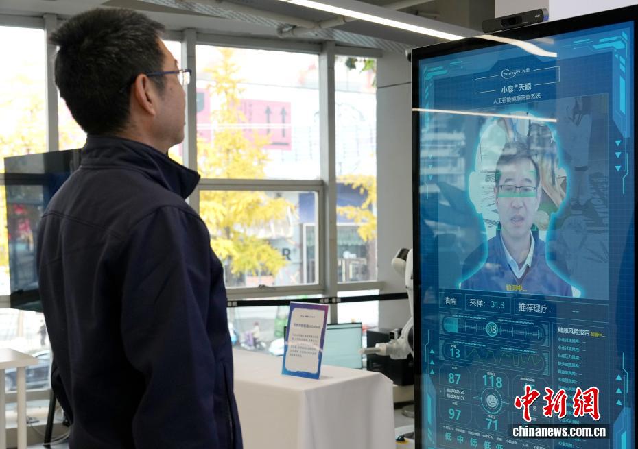 中国初のエンボディドAIロボット大型販売店が四川省成都市にオープン