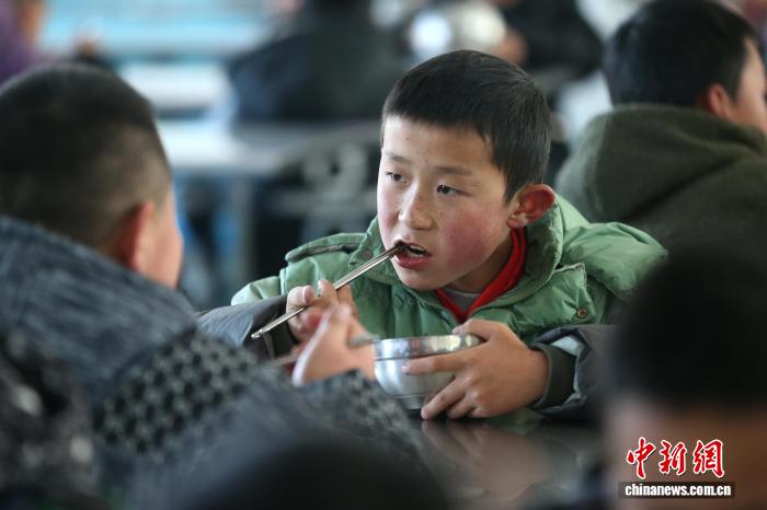 青海省の義務教育段階の生徒への食事補助金　51.31万人が恩恵