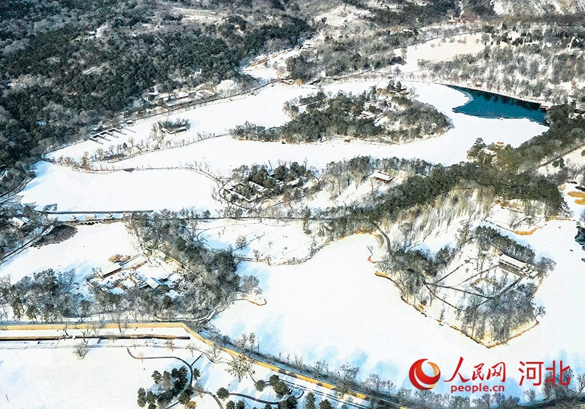 カメラが捉えた避暑山荘の雪景色　河北省