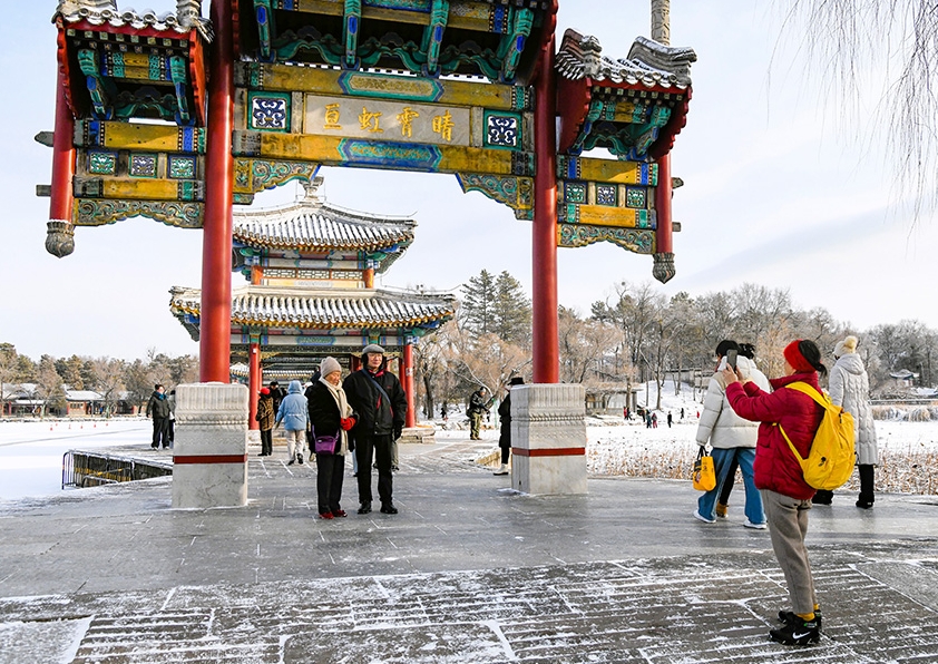 カメラが捉えた避暑山荘の雪景色　河北省
