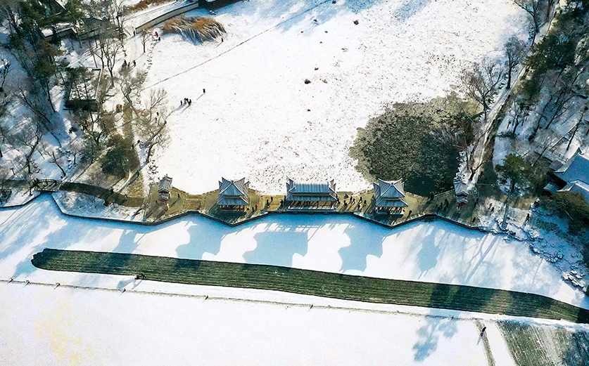カメラが捉えた避暑山荘の雪景色　河北省