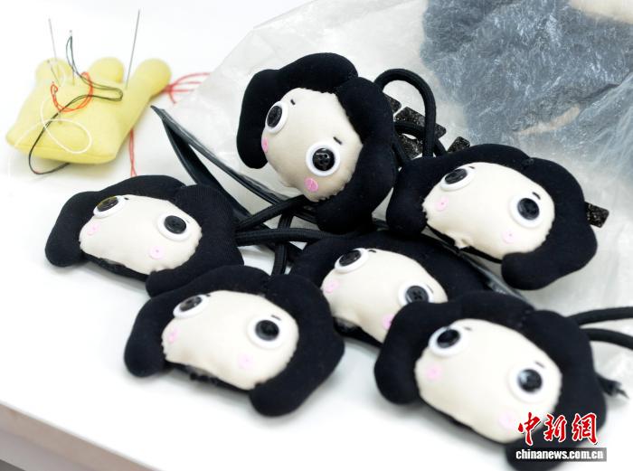 刺繍で富裕への道目指し、地元の女性の雇用も促進　広西・平楽