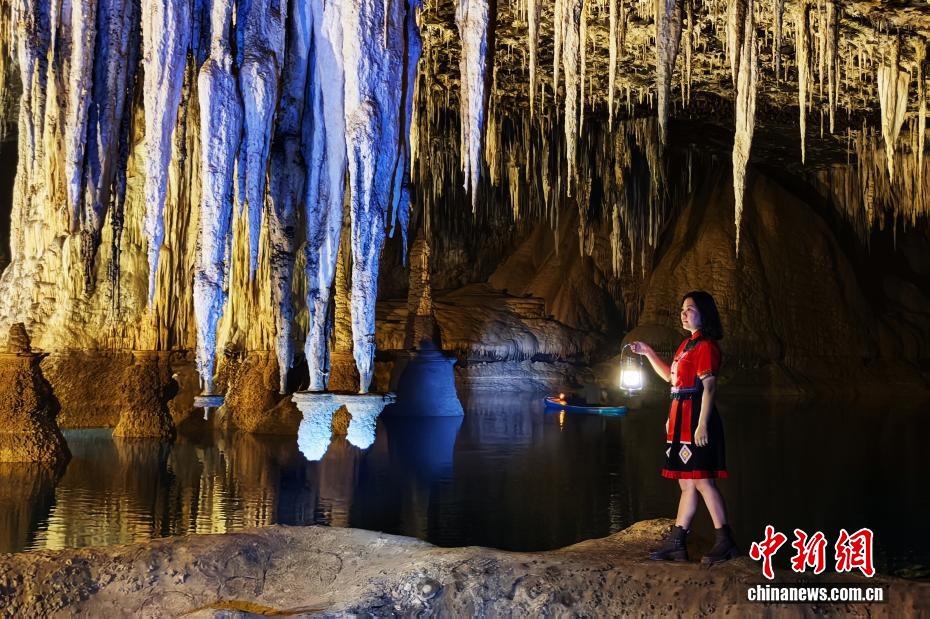 幻想的な洞窟探検を楽しめる湖北省恩施の「魔眼天宮」