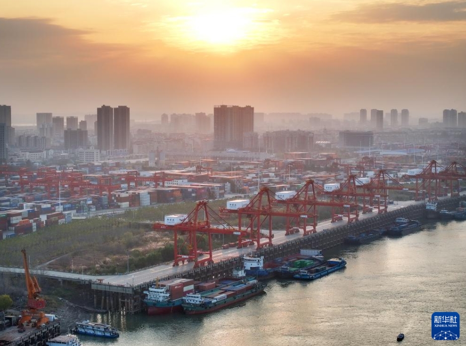 年末に向け、急ピッチで生産を進める中国各地の企業