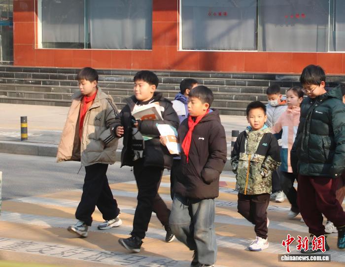 子どもの視点で横断歩道を最適化　河南省鄭州