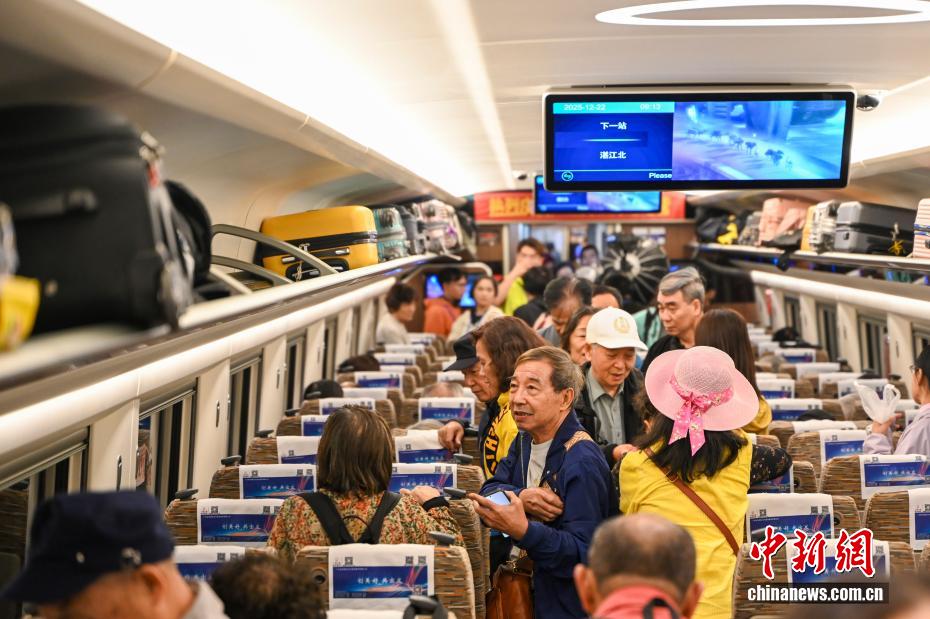 広東省の広州と湛江を結ぶ高速鉄道が22日に開通