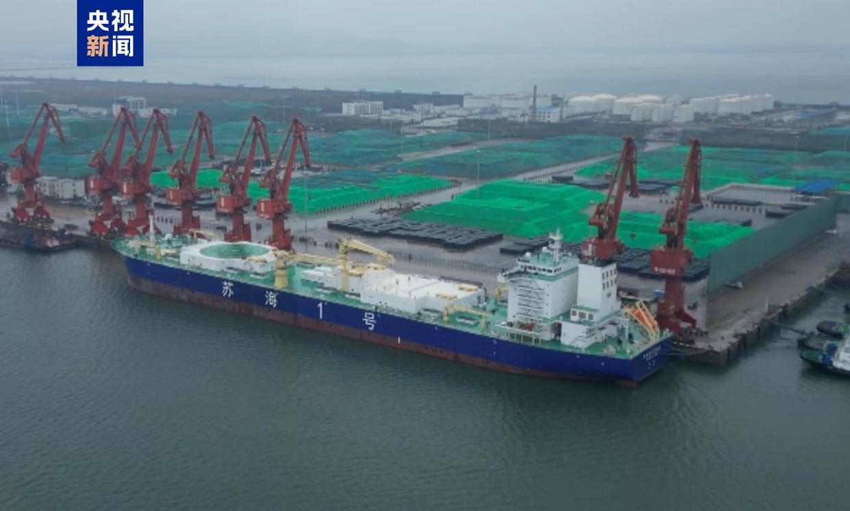 世界初のサーモン養殖船「蘇海1号」が稚魚投入を開始