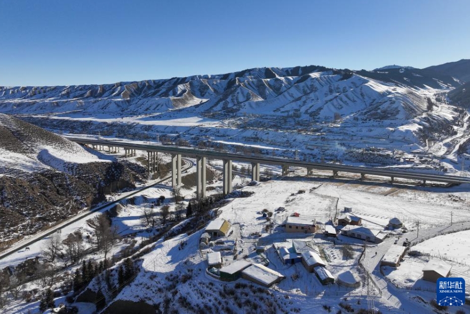 世界最長の高速道路トンネルが間もなく開通　新疆