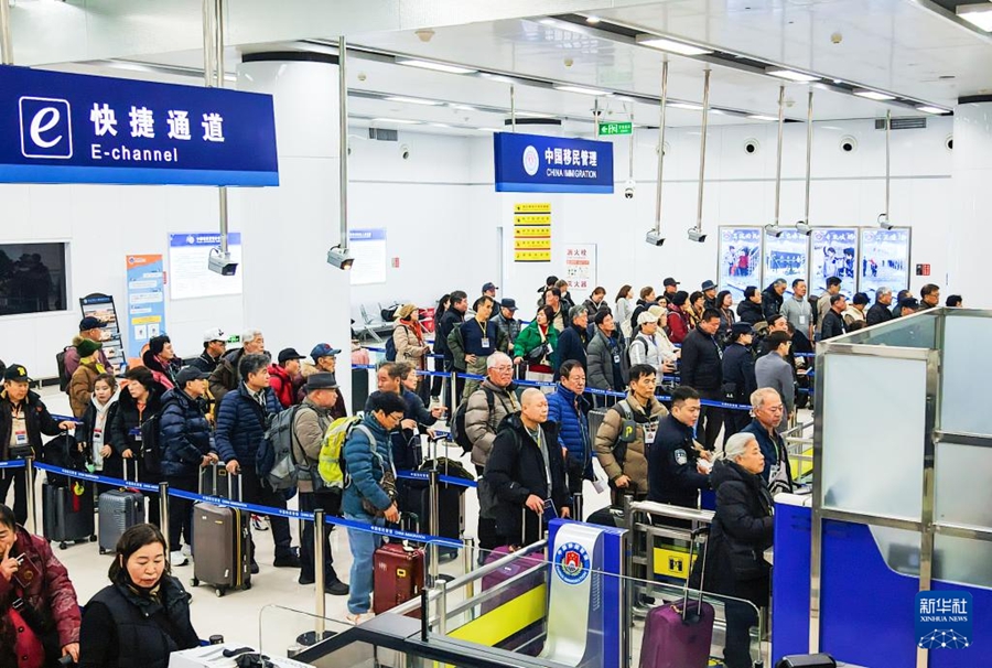 対韓国査証免除措置後最大規模の韓国人ツアー客が連雲港に到着　江蘇省