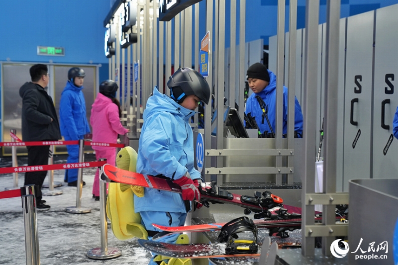 ゲレンデ高低差最大85メートル！吉林省初の大型屋内スキー場がオープン