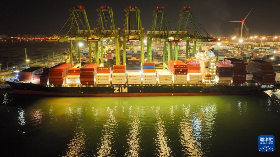 「幸先良いスタート」を切るべく活気づく港湾作業　天津