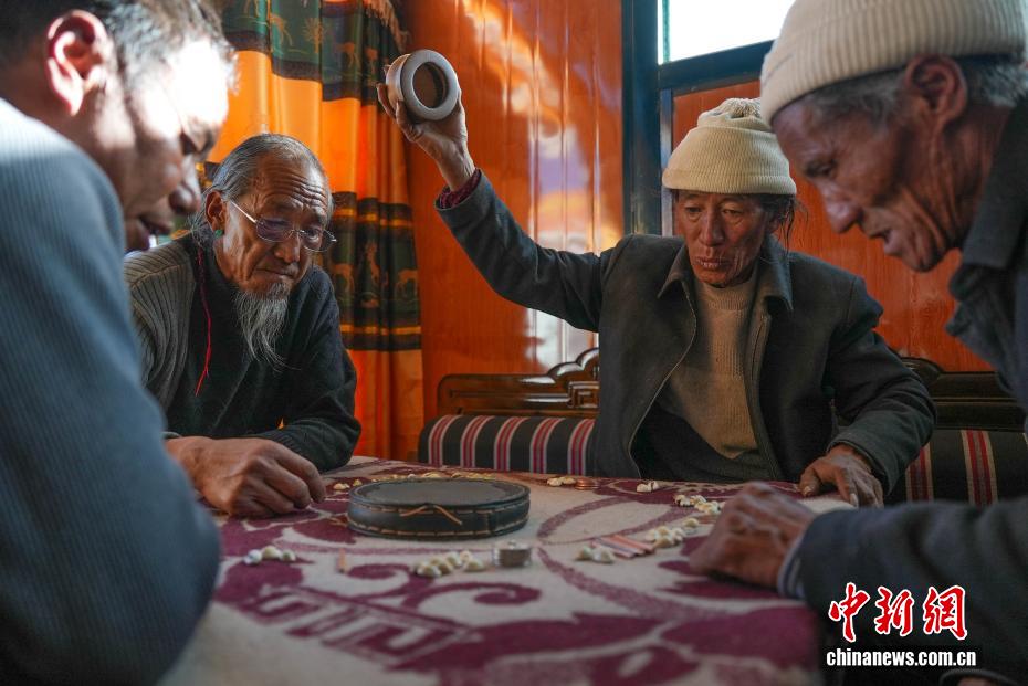 地震から1年　新しい暮らしが始まった西蔵自治区定日県森嘎村