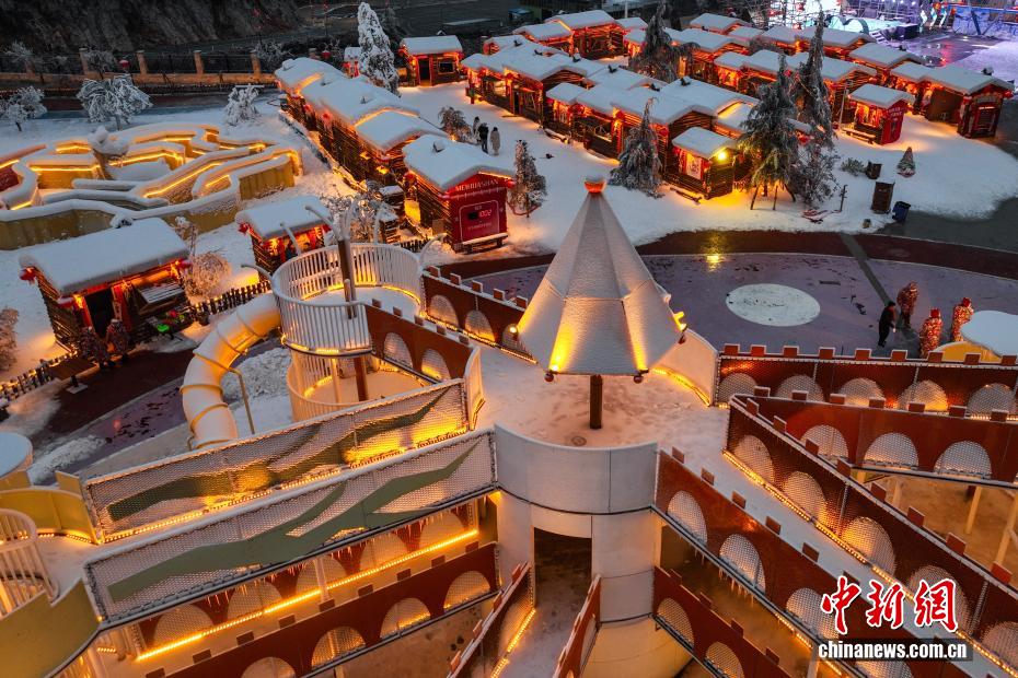 観光客を魅了する「南国の雪郷」　貴州省六盤水