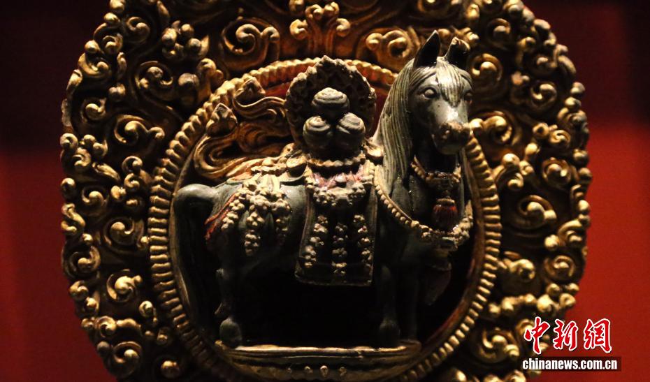 青海省博物館で馬がモチーフの文化財が人気に