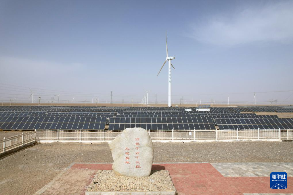 酒泉1000万キロワット級風力発電拠点の一部。撮影・張睿