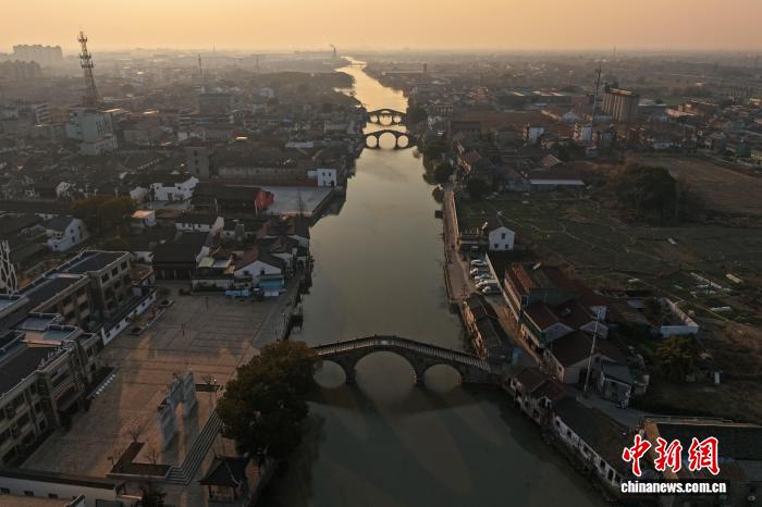 伝統的な情緒が新たな魅力となって観光客を魅了する「双林三橋」　浙江省湖州