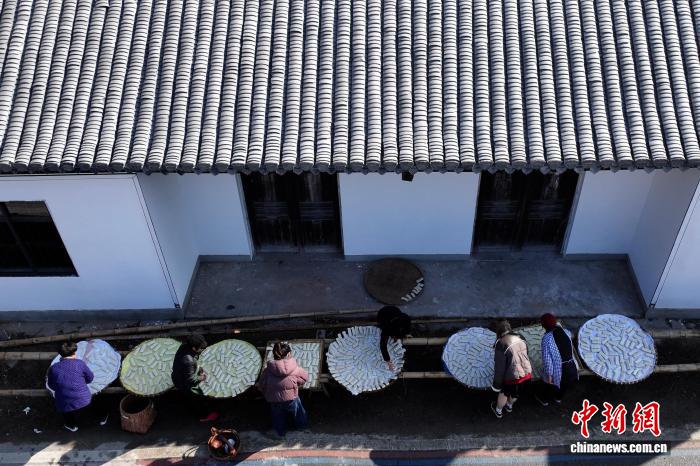 餅作りに込められた豊作の喜びと願い　安徽省旌徳