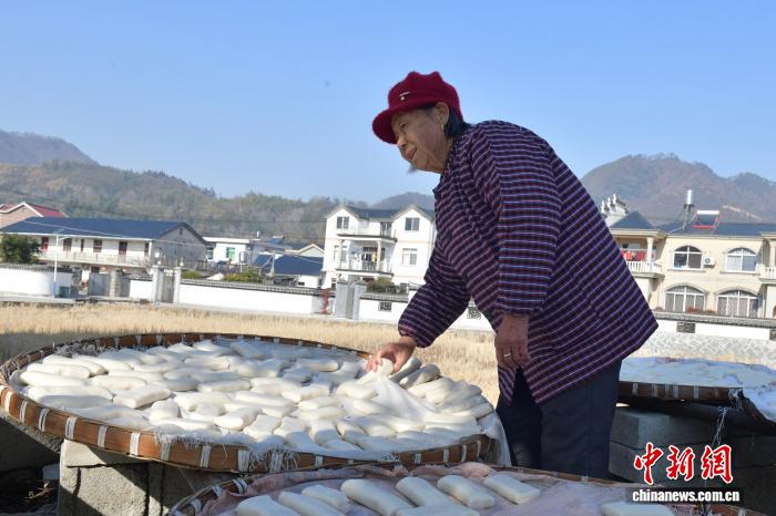 餅作りに込められた豊作の喜びと願い　安徽省旌徳