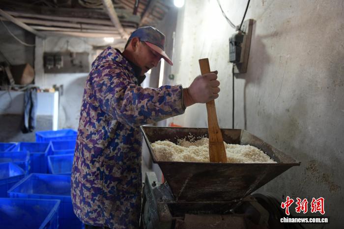 餅作りに込められた豊作の喜びと願い　安徽省旌徳