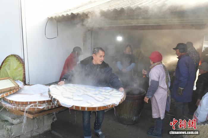 餅作りに込められた豊作の喜びと願い　安徽省旌徳