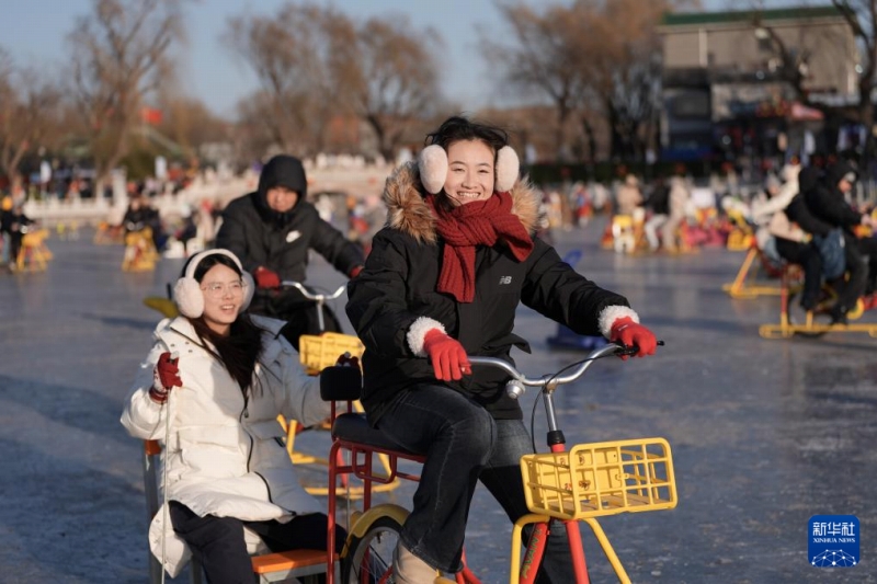 什刹海の前海スケートリンクの営業が開始　北京