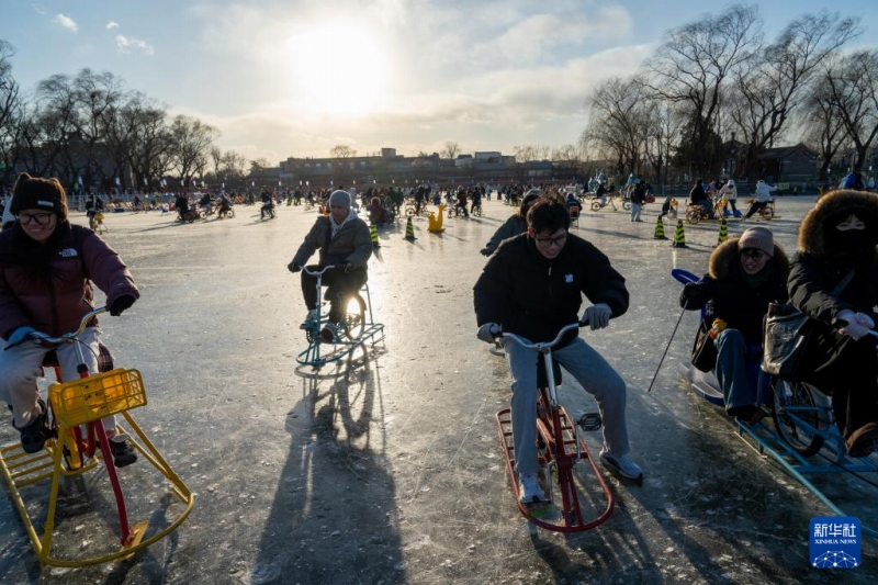 什刹海の前海スケートリンクの営業が開始　北京