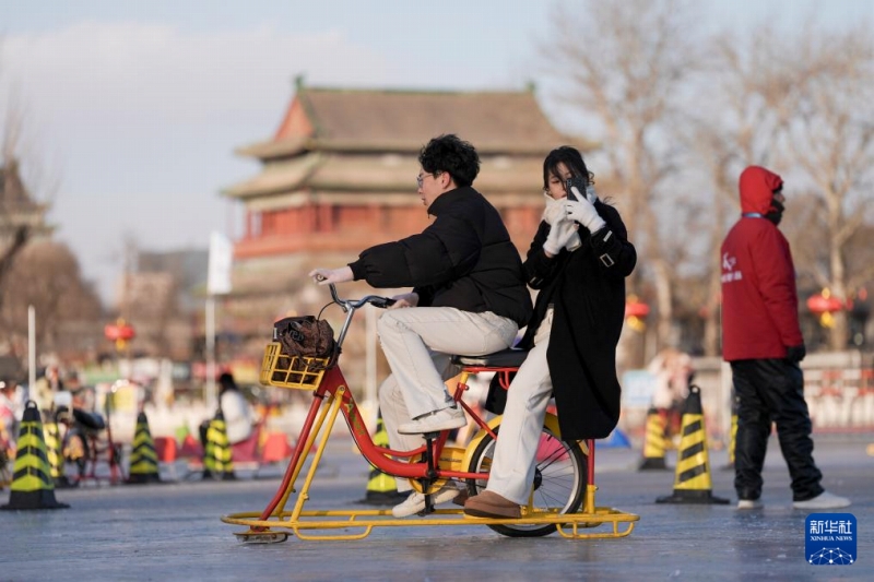 什刹海の前海スケートリンクの営業が開始　北京