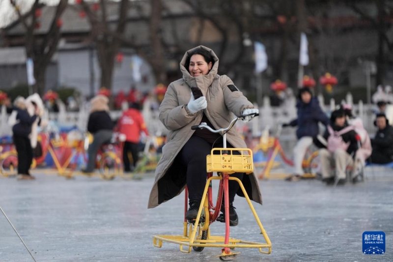 什刹海の前海スケートリンクの営業が開始　北京