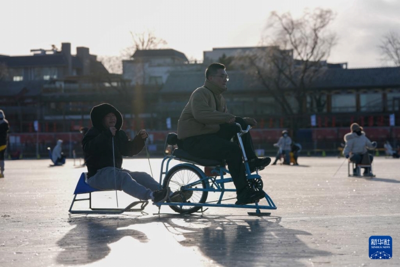 什刹海の前海スケートリンクの営業が開始　北京