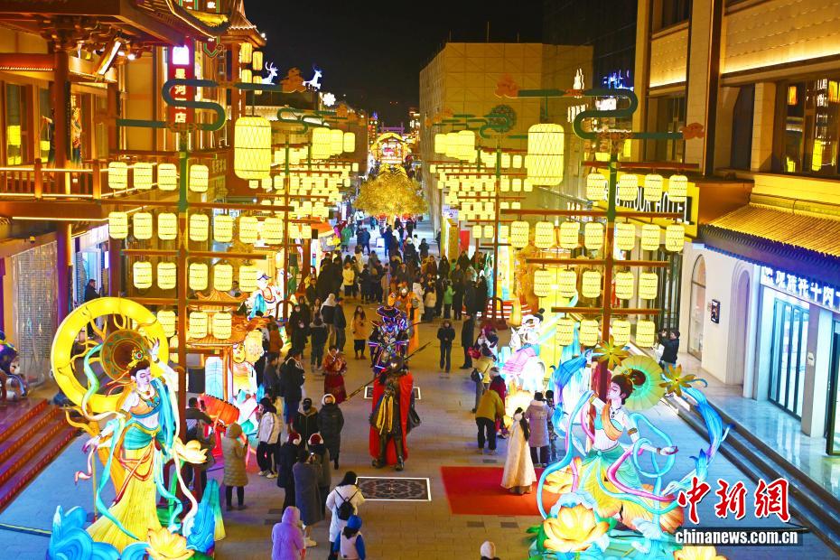 盛唐の繁栄に思いを馳せて　甘粛省敦煌ランタンフェスティバル