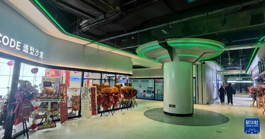 地下鉄駅に利便性兼ね備えった店舗が展開　北京