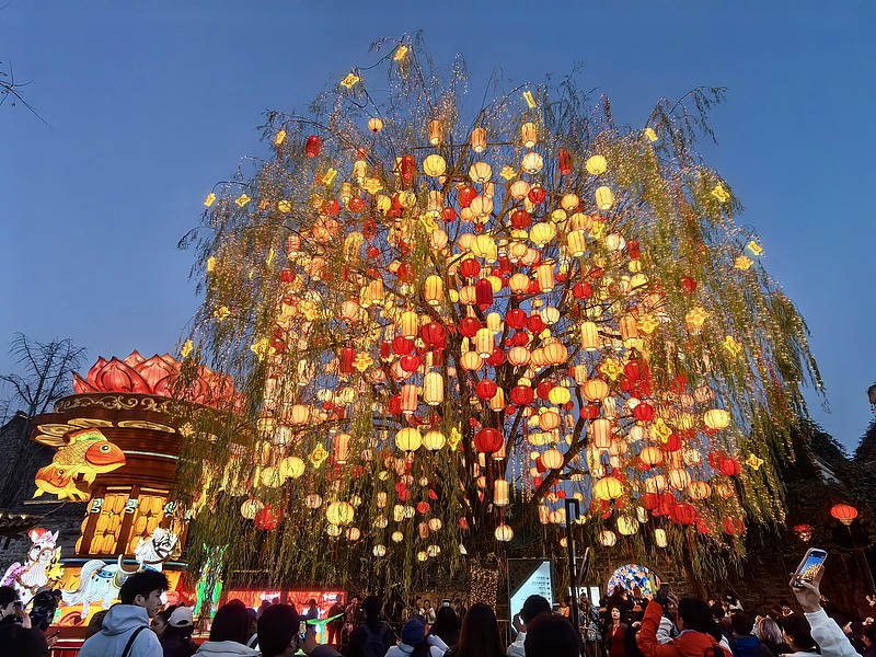 老門東の夜を彩る色とりどりの飾りランタン　江蘇省南京