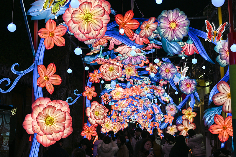 老門東の夜を彩る色とりどりの飾りランタン　江蘇省南京