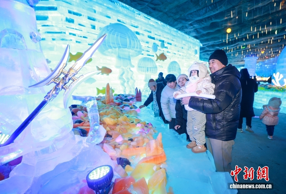 竜慶峡氷灯芸術フェスティバルが開幕　北京