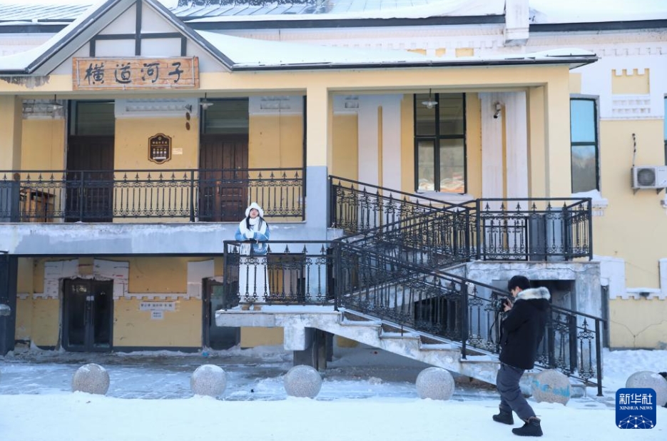 雪に覆われおとぎの国へと姿を変える横道河子鎮　黒竜江省