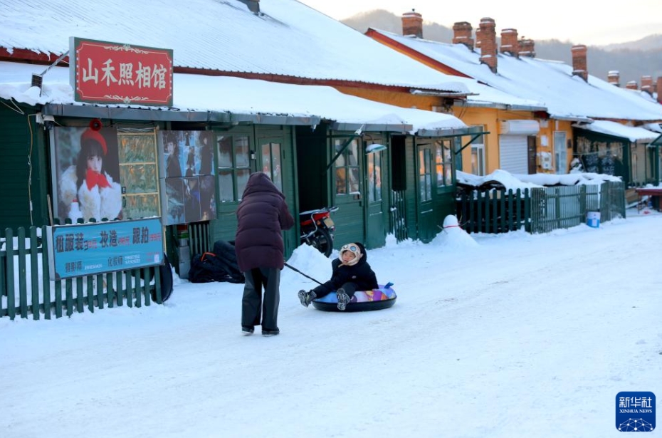 雪に覆われおとぎの国へと姿を変える横道河子鎮　黒竜江省