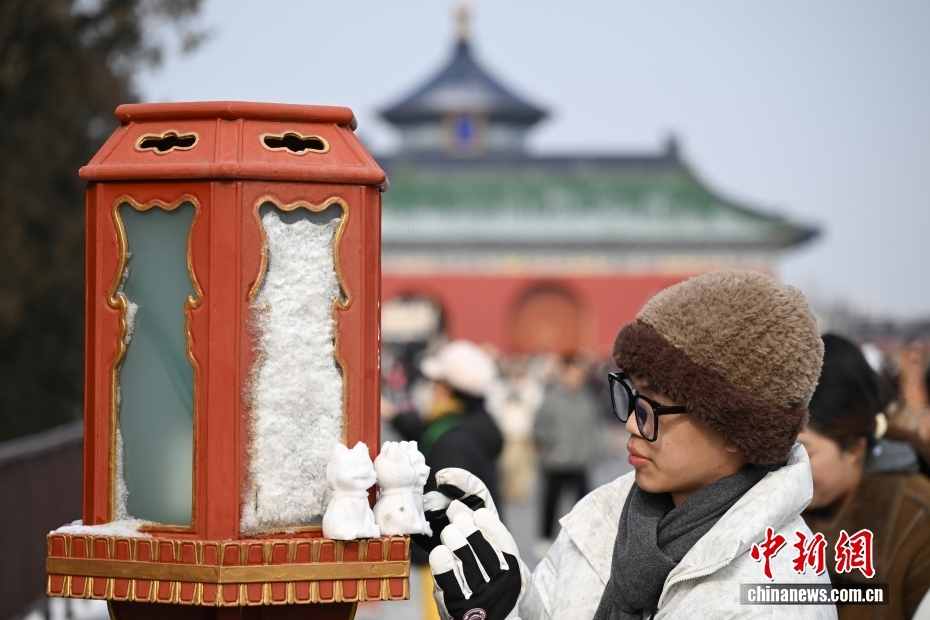 年明け後の初雪で美しい雪景色広がる北京