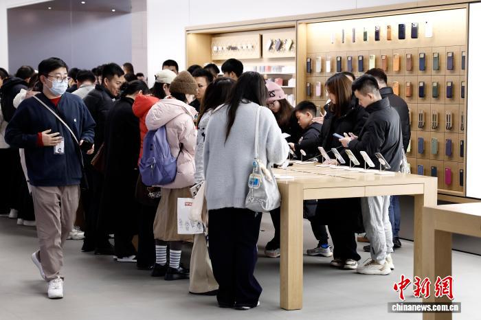 中国の2025年社会消費財小売総額が50兆元を突破